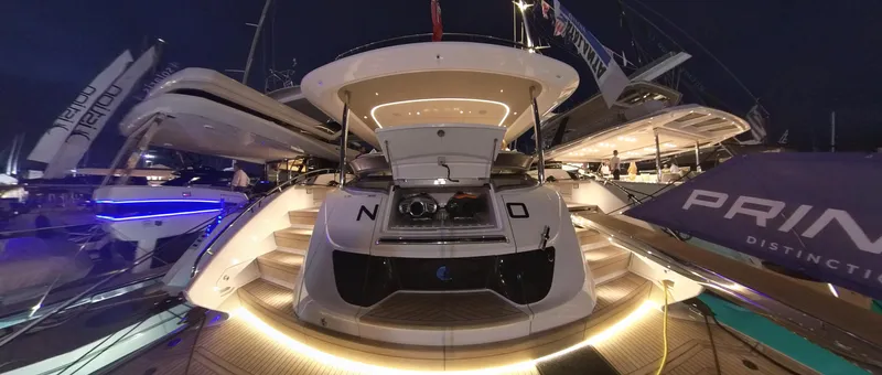  Yacht Photos Pics Nianso Stern & Transom