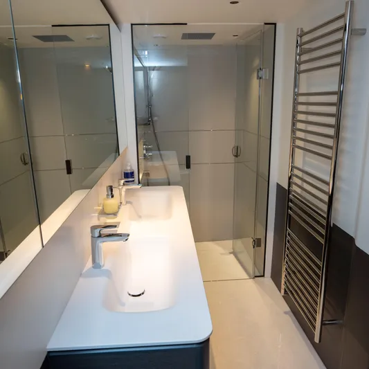  Yacht Photos Pics Lower Deck: Master Stateroom's En-Suite Bathroom