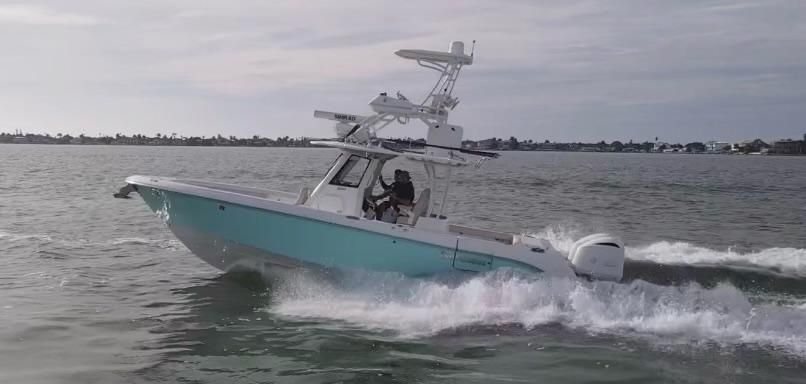 2019 Everglades 335 CC