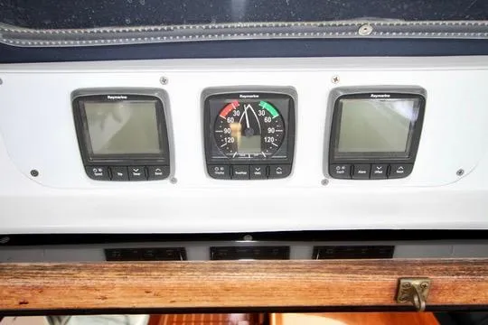  Yacht Photos Pics Instrument panel of 2001 Hunter Passage 420 sailboat with navigation displays.