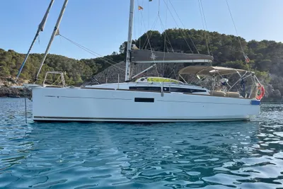 2014 Jeanneau Sun Odyssey 349