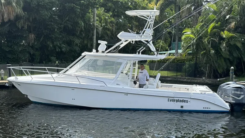 T-party Yacht Photos Pics 