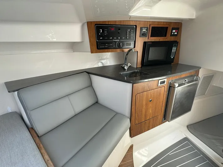 T-party Yacht Photos Pics 