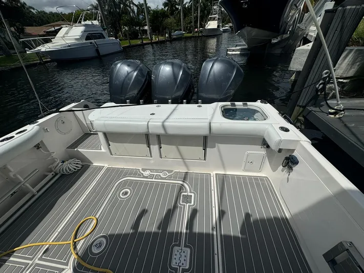 T-party Yacht Photos Pics 