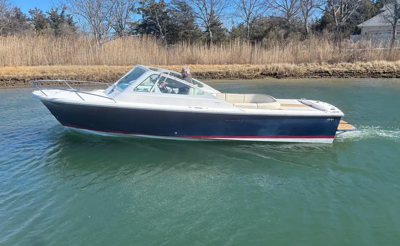  Yacht Photos Pics 2015 Hunt Yachts Harrier 25 Sport cruising on a calm waterway.