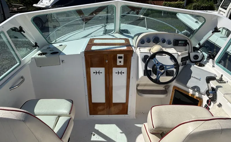  Yacht Photos Pics 2015 Hunt Yachts Harrier 25 Sport cockpit with steering wheel, gauges, and seating.