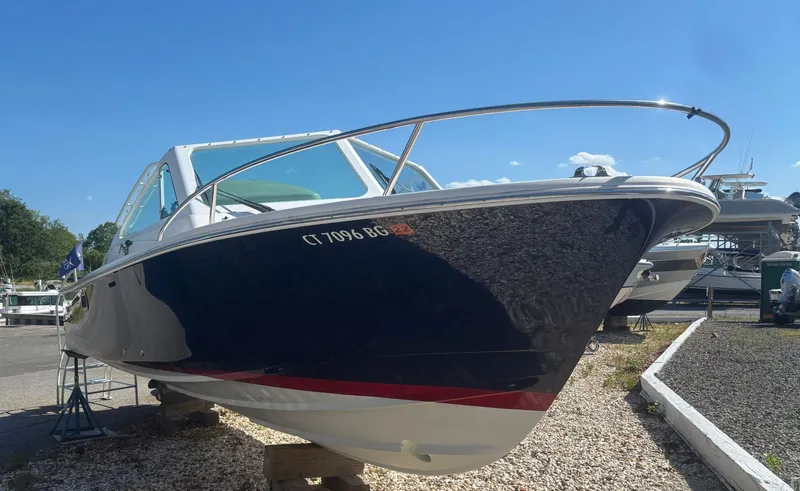  Yacht Photos Pics 2015 Hunt Yachts Harrier 25 Sport boat on display under clear blue sky.