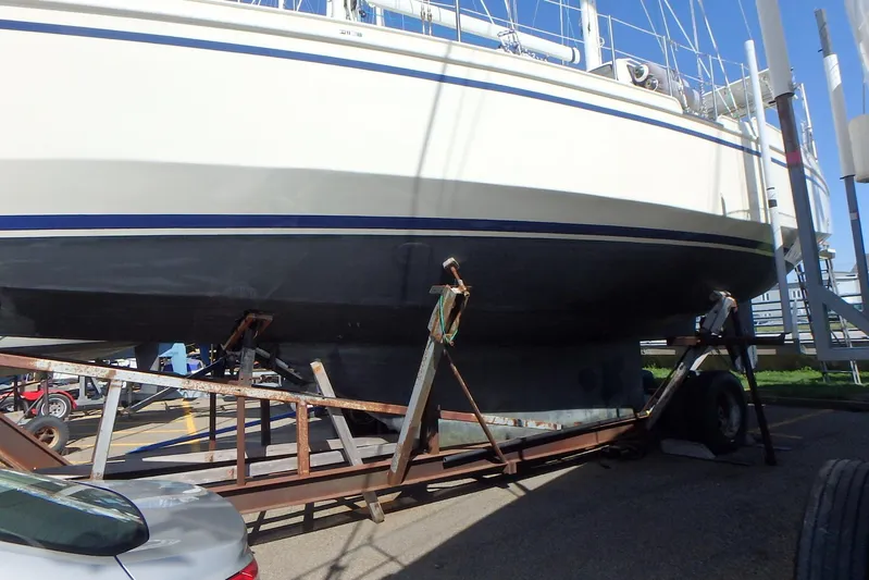 Si J'avais Su Yacht Photos Pics Custom Gilbert Caroff Lex Eterna 47 sailboat on trailer, 2017 model, in a boatyard.