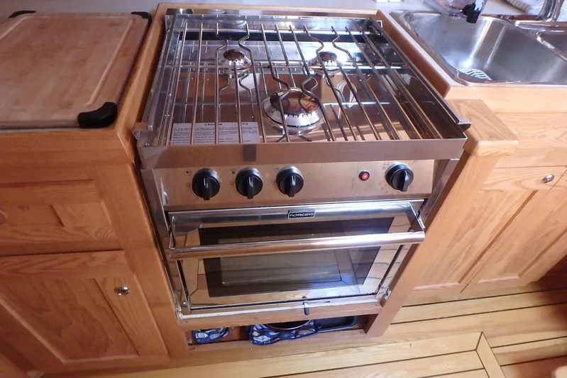 Si J'avais Su Yacht Photos Pics Stainless steel stove and oven in a wooden boat kitchen, 2017 Gilbert Caroff Lex Eterna 47.