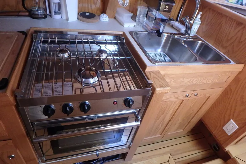 Si J'avais Su Yacht Photos Pics Compact kitchen in 2017 Gilbert Caroff Lex Eterna 47 with stove and double sink.