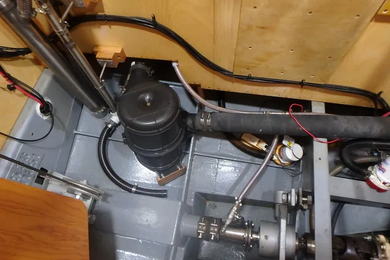 Si J'avais Su Yacht Photos Pics Engine room of 2017 Custom Gilbert Caroff Lex Eterna 47, showcasing mechanical components.