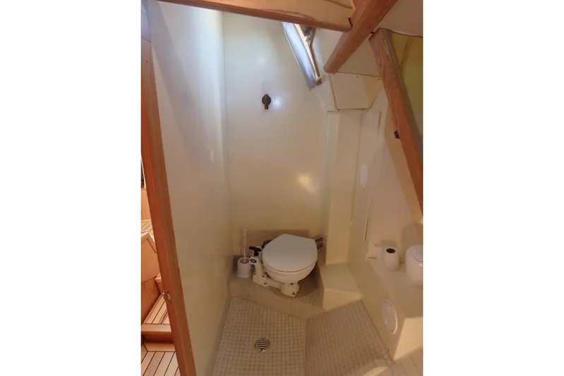 Si J'avais Su Yacht Photos Pics Compact bathroom on 2017 Custom Gilbert Caroff Lex Eterna 47 yacht.