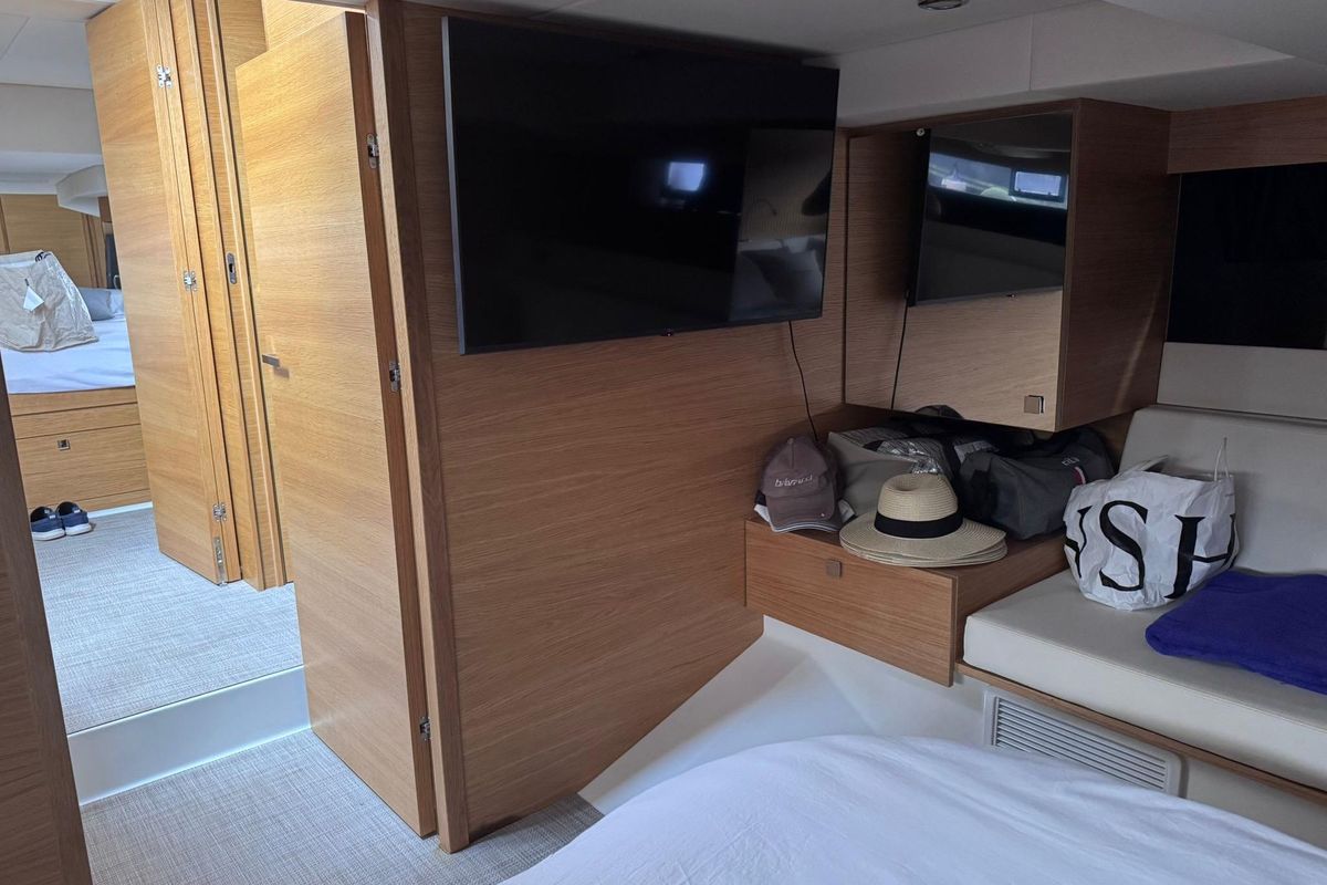 2024 De Antonio Yachts 47 