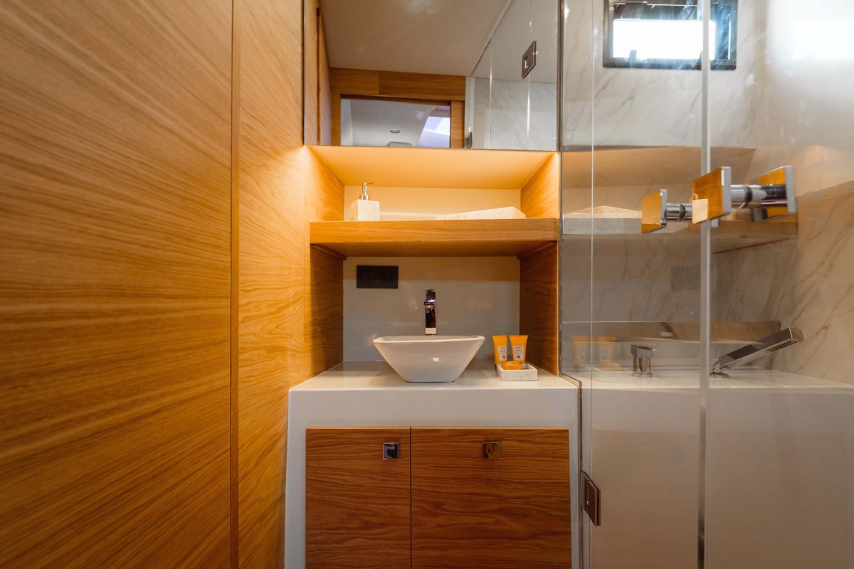 2024 De Antonio Yachts 47 