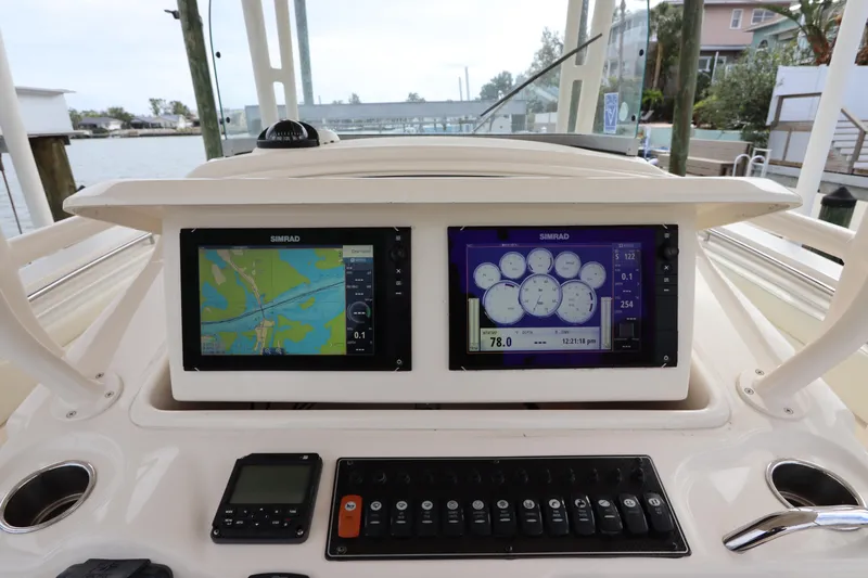  Yacht Photos Pics 2015 Grady-White Canyon 306 dashboard with navigation and control panels.
