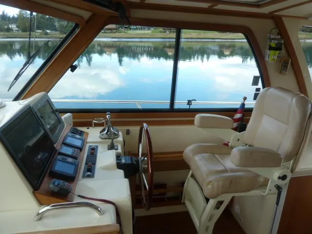 Escapade Yacht Photos Pics 