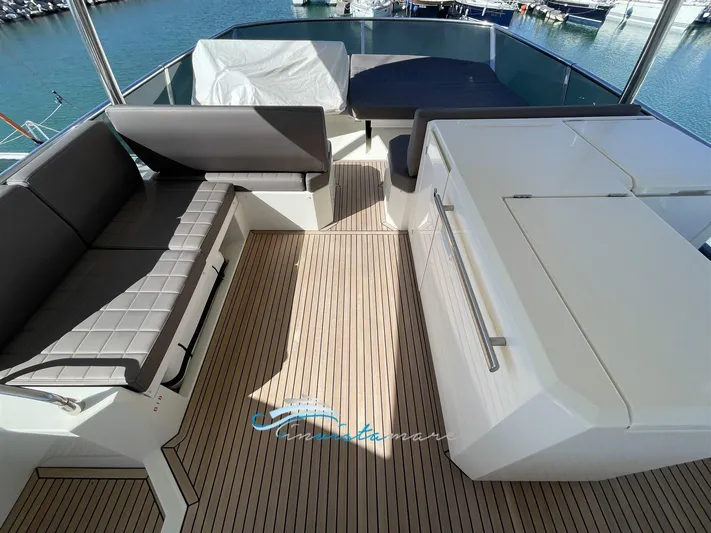  Yacht Photos Pics Prestige 630 pozzetto 2