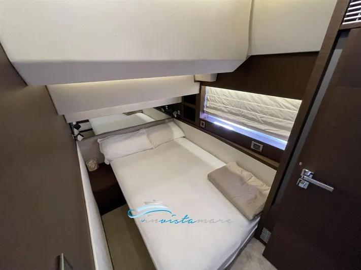  Yacht Photos Pics Prestige 630 camera francese