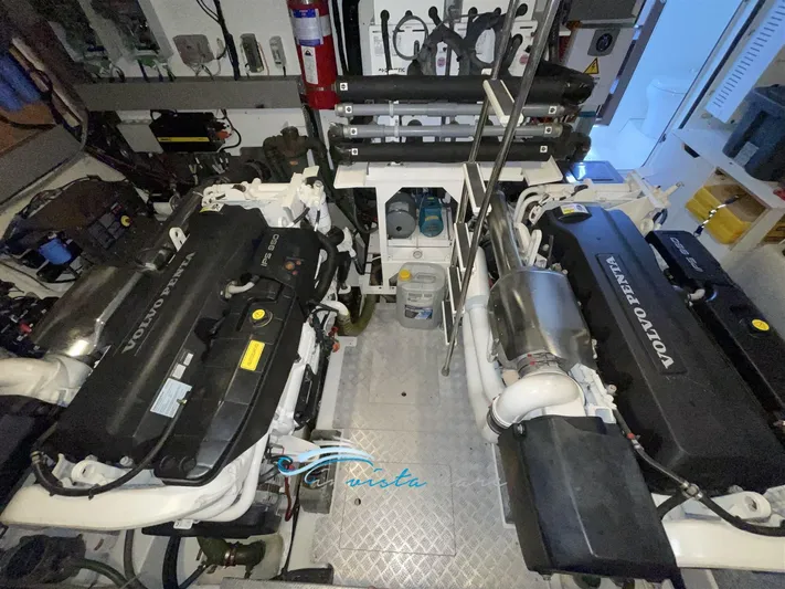  Yacht Photos Pics Prestige 630 motori