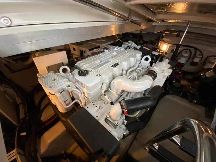 Equinox Yacht Photos Pics Engine compartment of a 2010 Sea Ray 470 Sundancer yacht.