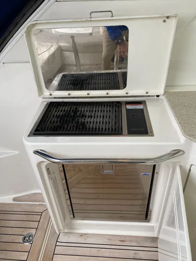 Equinox Yacht Photos Pics Outdoor grill and mini-fridge on 2010 Sea Ray 470 Sundancer yacht.