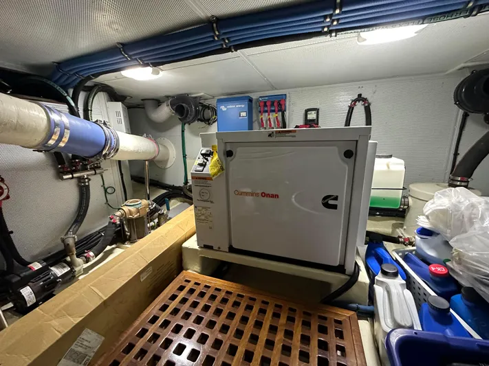  Yacht Photos Pics Low Hour Generator