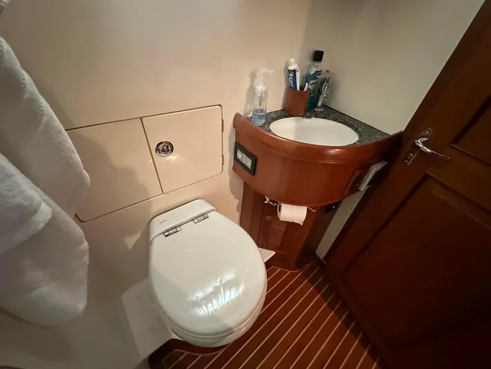  Yacht Photos Pics Head