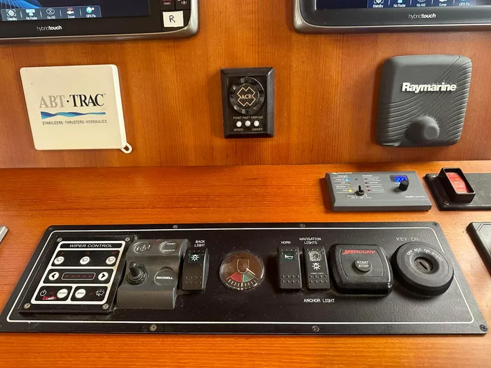  Yacht Photos Pics Engine Panel