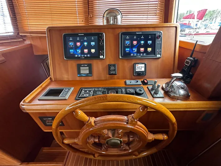  Yacht Photos Pics Lower Helm Station With Electronics
