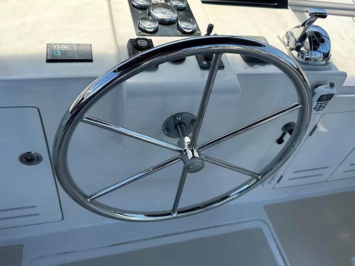  Yacht Photos Pics Flybridge Helm Station