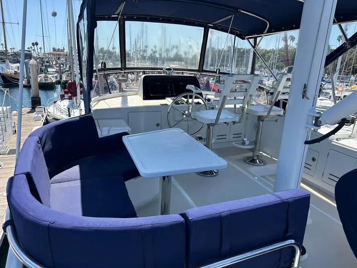  Yacht Photos Pics Flybridge Seating W/Table