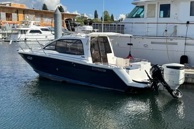 Cutwater C-242 Coupe
