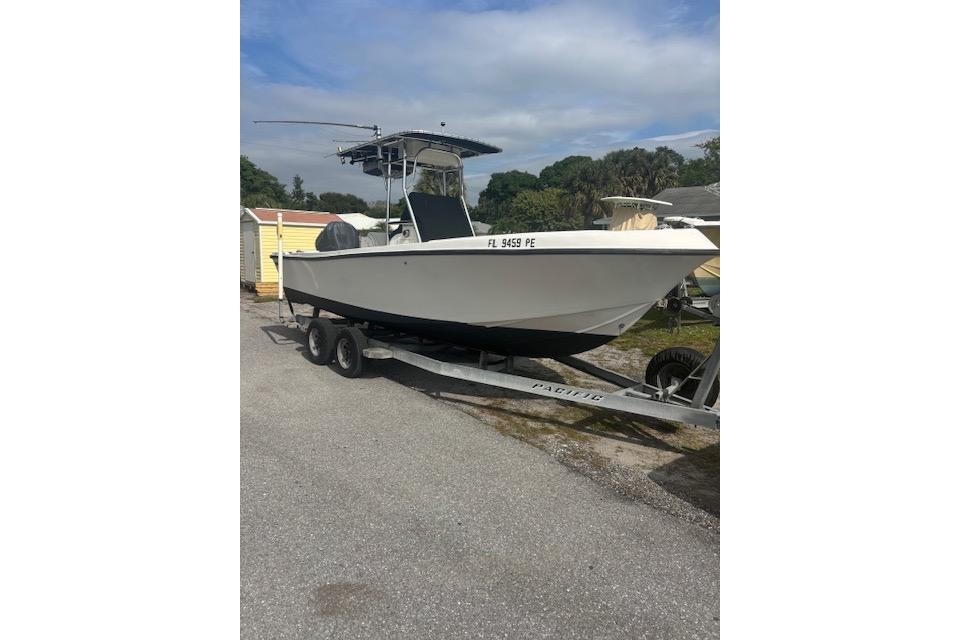 Mako 221 Center Console