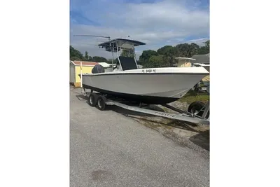 Mako 221 Center Console