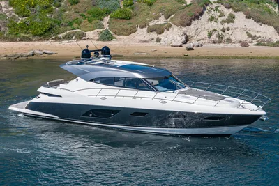 Riviera 6000 Sport Yacht
