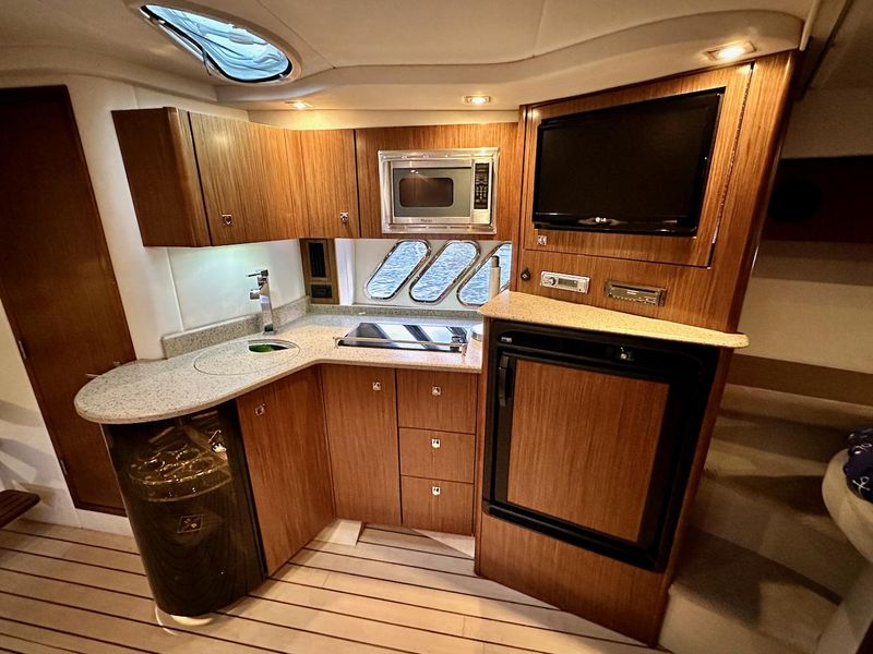 2013 Cruisers Yachts 380 Express