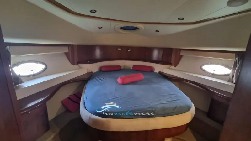  Yacht Photos Pics Aicon 52 camera armatore