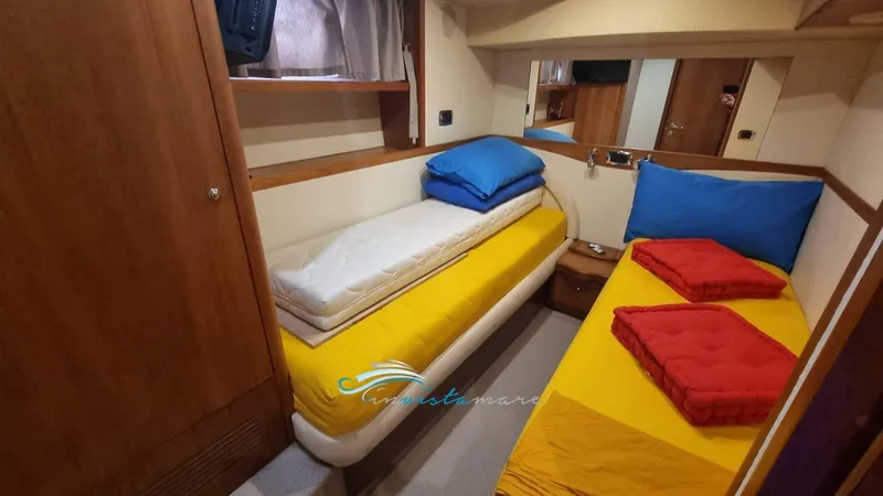  Yacht Photos Pics Aicon 52 camera doppia 1