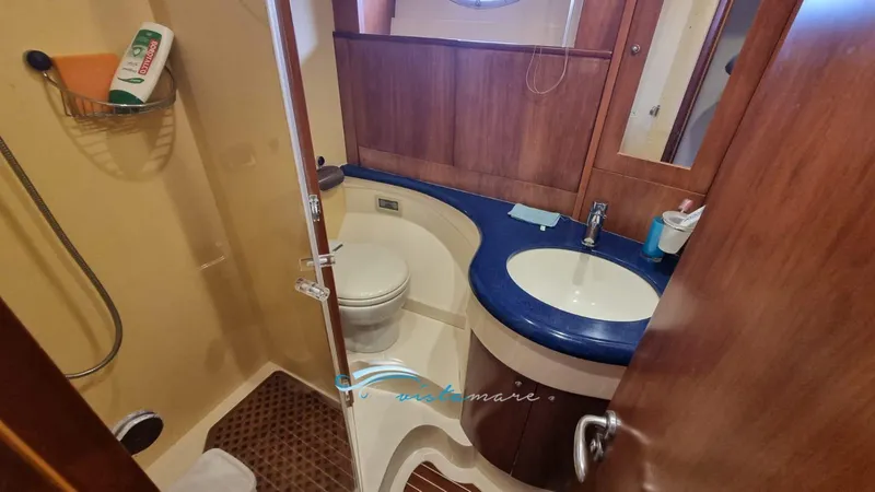  Yacht Photos Pics Aicon 52 bagno
