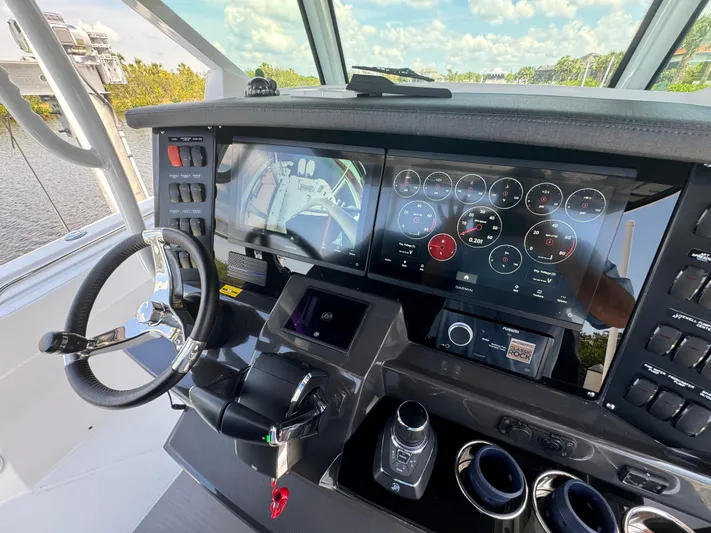  Yacht Photos Pics 2024 Blackfin 332 CC helm with advanced navigation and control systems, featuring digital displays.