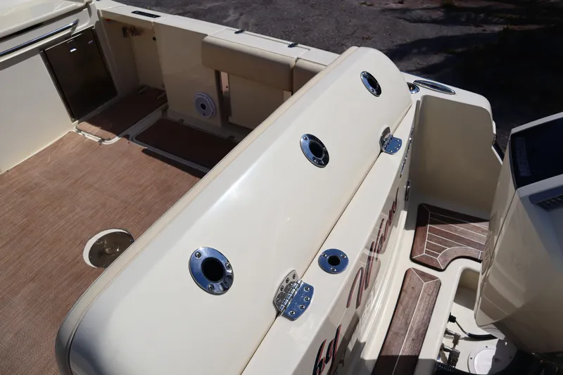  Yacht Photos Pics 2020 Chris-Craft Calypso 30 boat interior with seating and deck details.