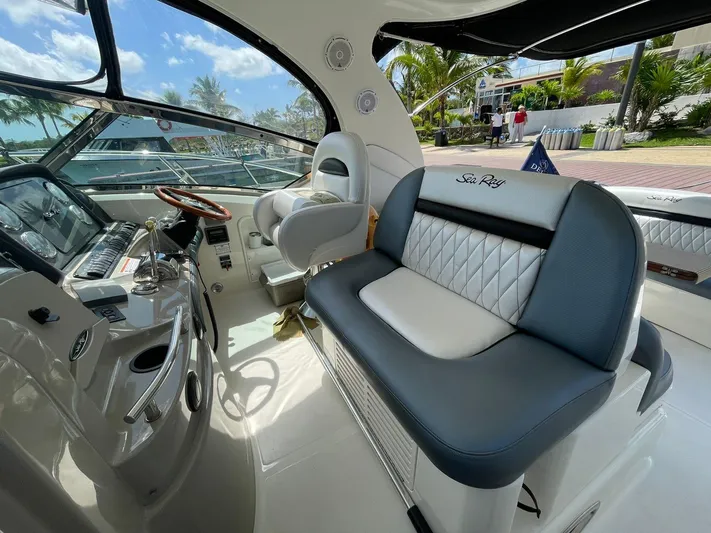  Yacht Photos Pics Interior of a 2006 Sea Ray Sundancer yacht with luxurious seating and modern controls.