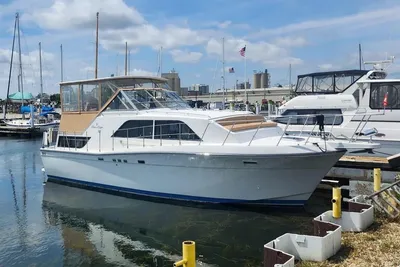 Chris-Craft 381 Catalina