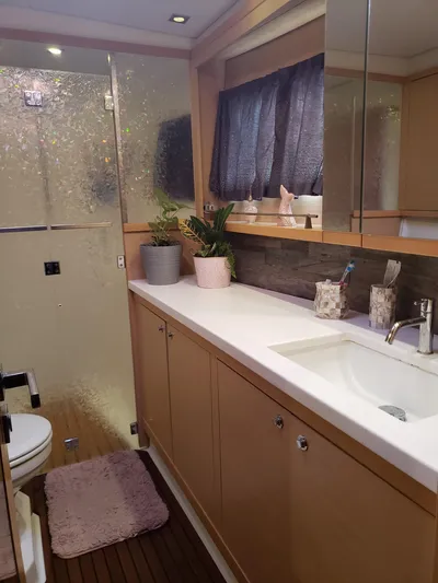 Bear, De Yacht Photos Pics Luxurious bathroom in 2011 Lagoon 450 yacht with modern fixtures and elegant decor.