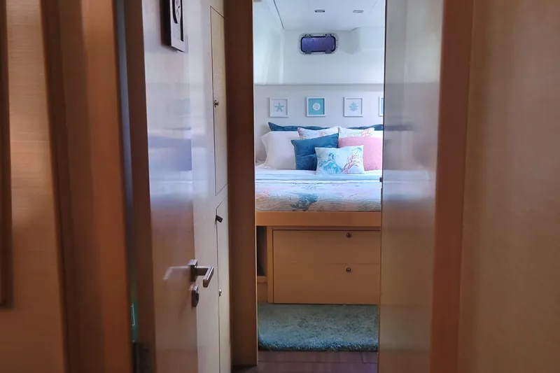 Bear, De Yacht Photos Pics Cozy bedroom interior of 2011 Lagoon 450 yacht with plush bedding and decorative pillows.