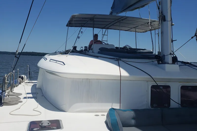 Bear, De Yacht Photos Pics 2011 Lagoon 450 catamaran sailing on calm waters under clear blue skies.