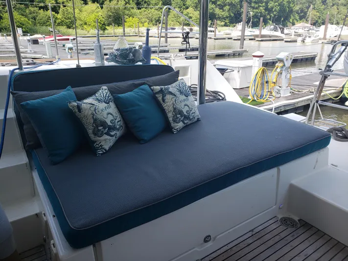 Bear, De Yacht Photos Pics Luxurious seating area on a 2011 Lagoon 450 yacht with decorative pillows.