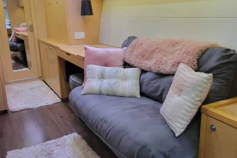 Bear, De Yacht Photos Pics Cozy interior of 2011 Lagoon 450 yacht with plush seating and decorative pillows.