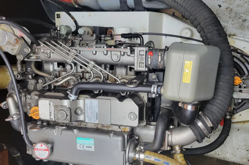 Bear, De Yacht Photos Pics Engine of a 2011 Lagoon 450 catamaran, showcasing intricate mechanical components.