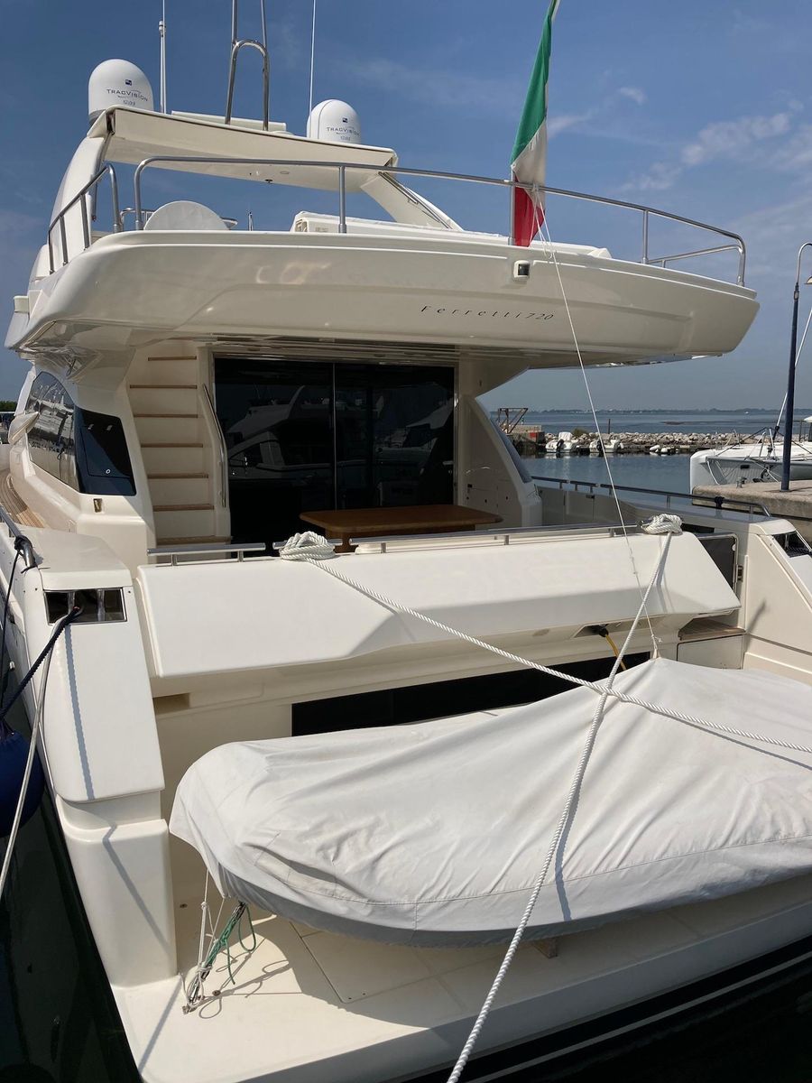 2013 Ferretti Yachts 71 